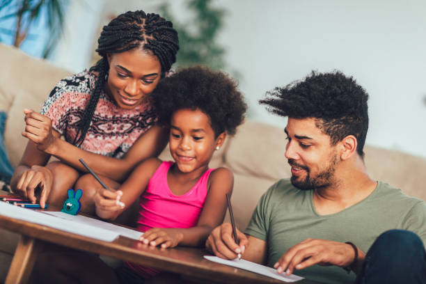 istock Mom and dad drawing with their daughter. 1184870194