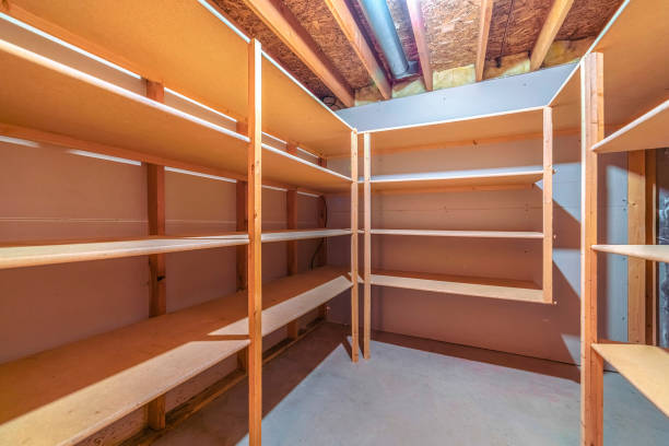 istock Interior empty shelves of a walk in closet 1184898713
