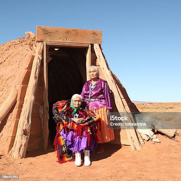 Starszy Native American Kobiet - zdjęcia stockowe i więcej obrazów Indianin - Indianin, Północnoamerykańska kultura plemienna, Kobiety