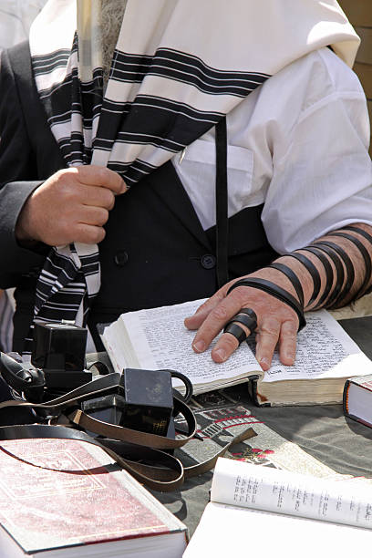 jewish la prière - hasidism photos et images de collection