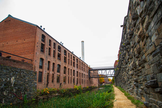 istock Next to the canal of Cheapskate 1184960424