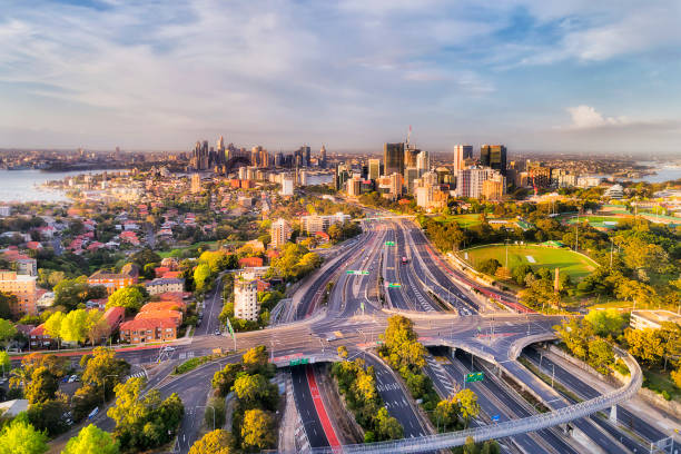 d warring fwy bridges high - warring imagens e fotografias de stock