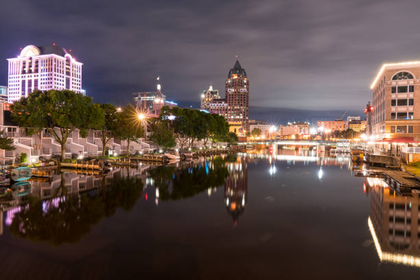 istock Milwaukee, Wisconsin Night Skyline 1185038535