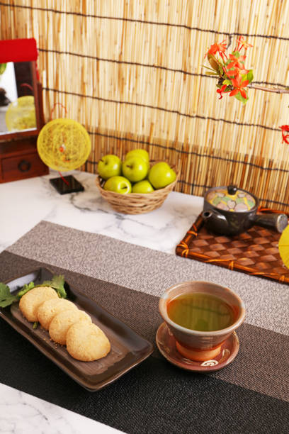 istock Japanese green tea and rice cakes 1185046517