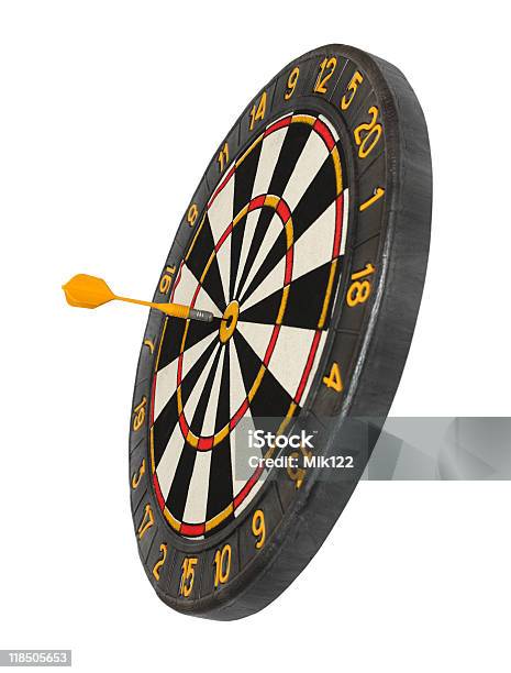 Dartscheibe Mit Dart In Ziel Stockfoto und mehr Bilder von Dartpfeil - Dartpfeil, Darts, Dartscheibe