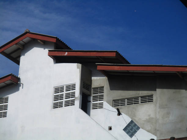 istock Half Completed personal house with blue Sky 1185091697