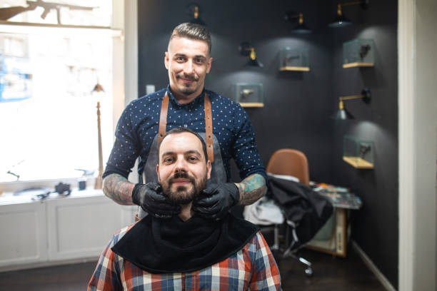 istock Young man at a barber shop 1185112758