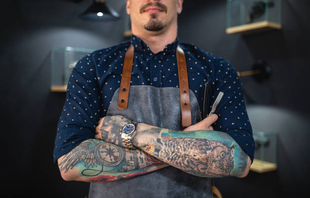 istock Old fashioned tattooed barber 1185112765