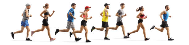 hommes et femmes unning un marathon - marathon running jogging group of people photos et images de collection
