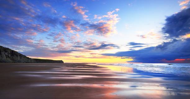 istock Sunset on a sunny summer day at the Strait of Dover (Pas de Calais) 1185126300
