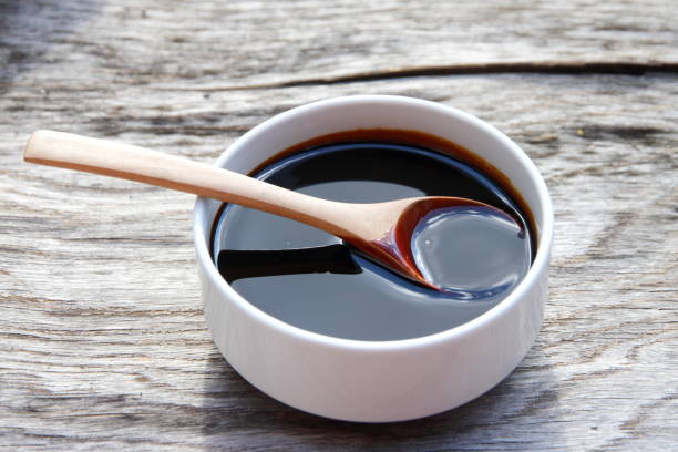 사탕수수 설탕의 결정화에서 잔류물로 남아 음식과 럼 생산으로 사용되는 당밀 - molasses 뉴스 사진 이미지