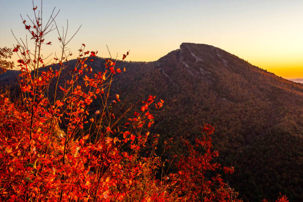 istock Autumn Sunrise Over Hawksbill Mountain 1185136413