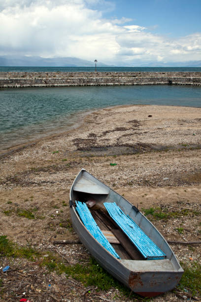 istock Nature to the lake. 1185178916
