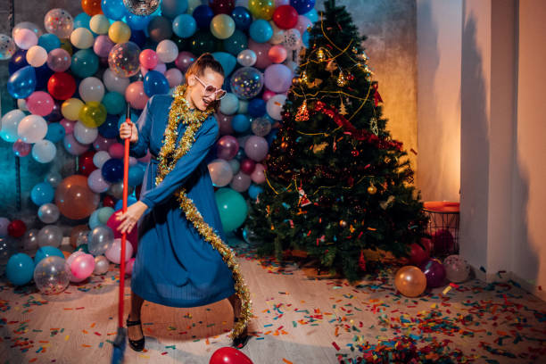istock After party cleaning is fun 1185180470