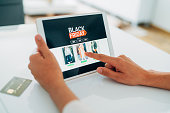 frau-einkaufen-online.jpg?b=1&s=170x170&k=20&c=HBGyMo8J7ssNHKjSlLvFBzAEJxftJP6We7bRWK42wIA=