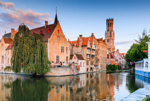 brugia, belgia. - bruges belgium history scenics zdjęcia i obrazy z banku zdjęć