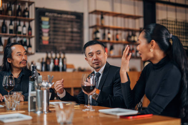istock Business people  in restaurant 1185211347