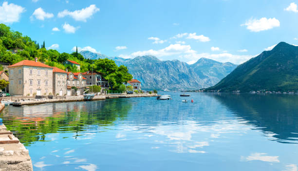 baia di kotor in montenegro - montenegro kotor bay fjord town foto e immagini stock