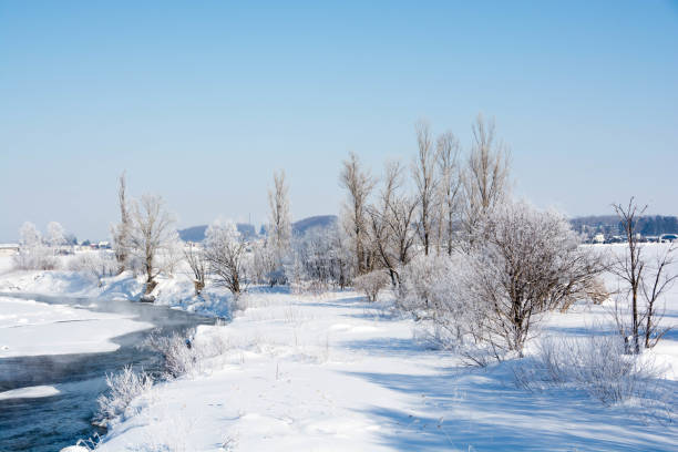 istock River of winter cold morning 1185221087