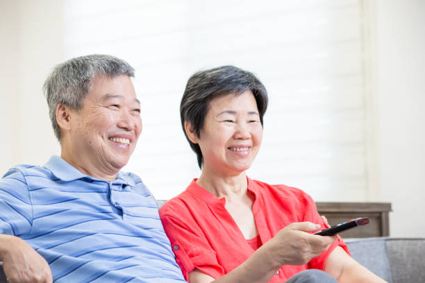 istock eldely couple watch tv 1185231477