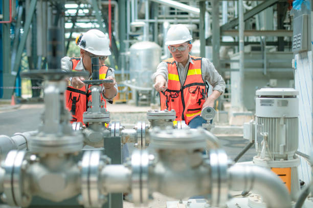 istock electricity engineer and his supervisor at industrial facility 1185245150