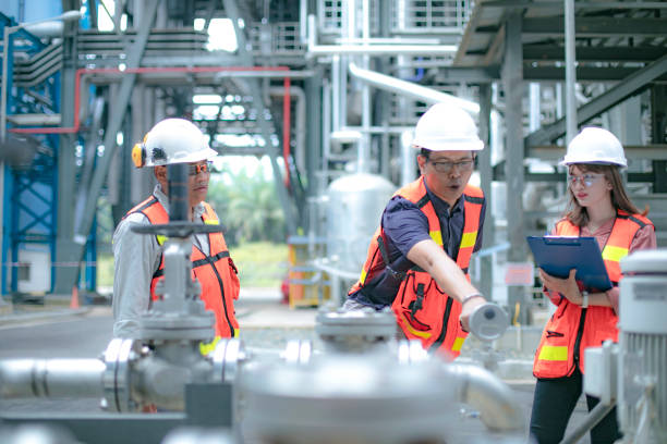istock electricity engineer and his supervisor at industrial facility 1185246354