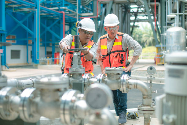 istock electricity engineer and his supervisor at industrial facility 1185246378