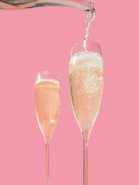 verre prosecco - pink champagne photos et images de collection