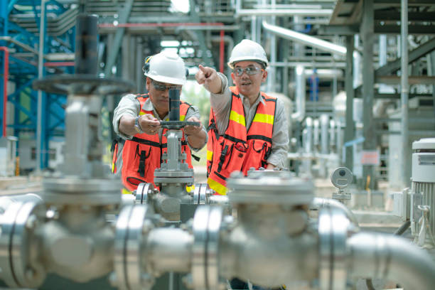 istock electricity engineer and his supervisor at industrial facility 1185246597