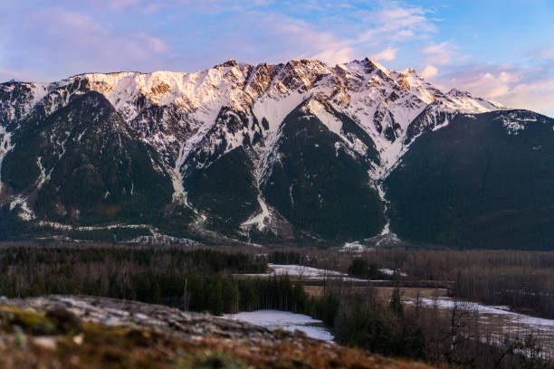Alpenglow Fresh snow on the peaks at sunset pemberton bc stock pictures, royalty-free photos & images