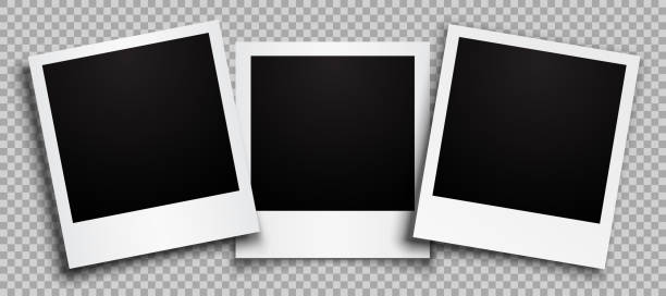 ilustraciones, imágenes clip art, dibujos animados e iconos de stock de tres marcos de fotos negros vacíos con sombras - vector de stock - polaroid