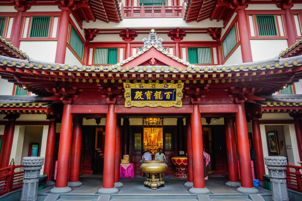 bellissimo tempio buddista a singapore - temple singapore city singapore buddhism foto e immagini stock