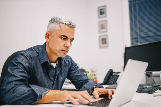 istock Man finishing work in the office 1185269842