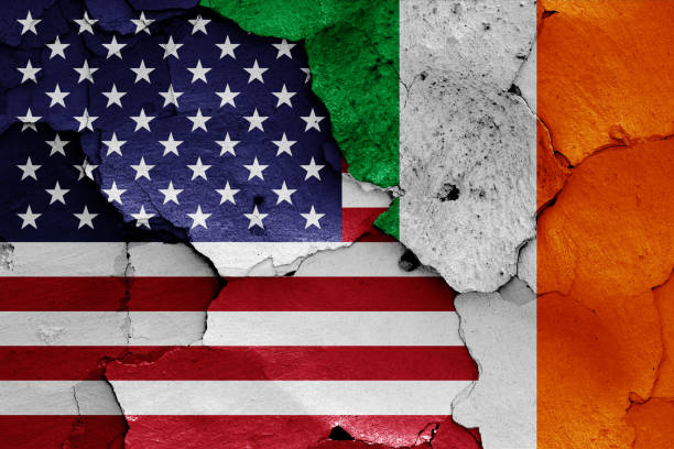 flags of usa and ireland painted on cracked wall - republic of ireland imagens e fotografias de stock