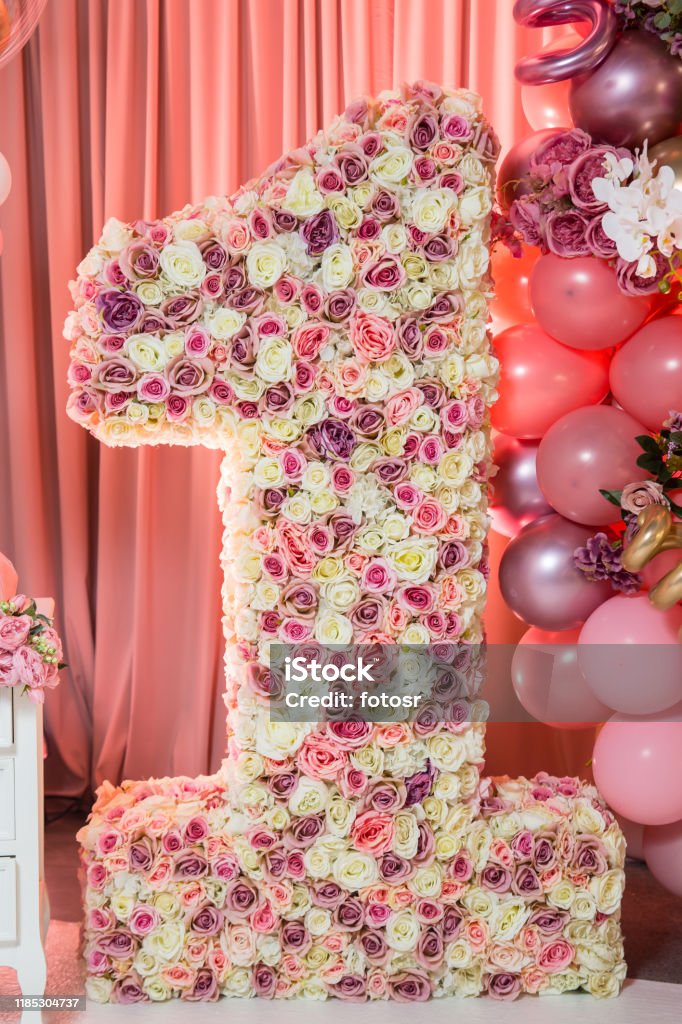 Decoración Primer Cumpleaños El Número 1 En Forma De Una Piñata Pink 1st Cumpleaños Piñaata Sobre Un Fondo Foto de stock y más banco de imágenes de Alegre - iStock Decoración Primer Cumpleaños El Número 1 En Forma De Una Piñata Pink 1St Cumpleaños Piñaata Sobre Un Fondo Foto De Stock Y Más Banco De Imágenes De Alegre - Istock