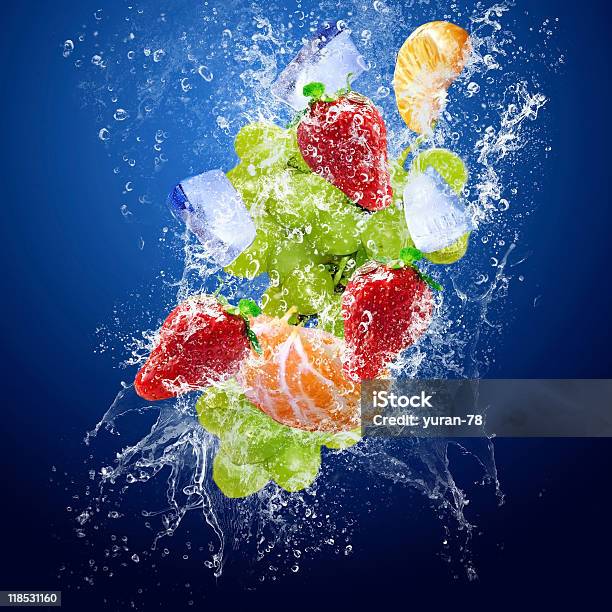 Foto de Gotas De Água Em Frutas e mais fotos de stock de Borrifo - Borrifo, Esparramar líquido, Suco