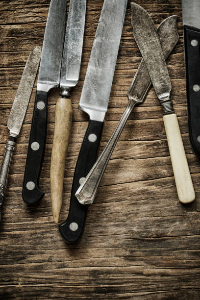 istock Old knives on wooden background, top view, copy space 1185318698