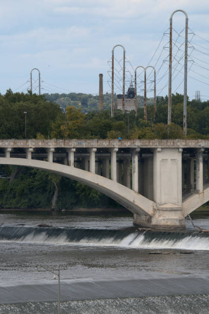 istock Bridge arch over Mississippi River 1185321537