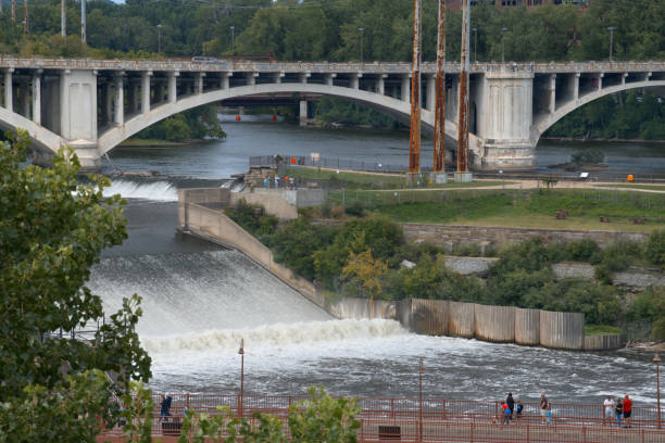 istock Bridge arch over Mississippi River 1185321661