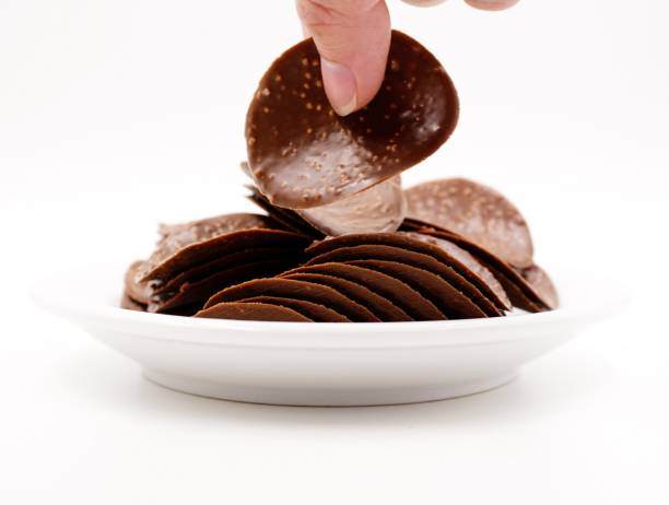 istock Crunchy chocolate coated crisp snack 1185323591