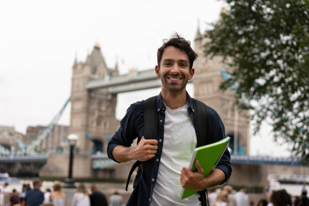 ロンドンの幸せな男子学生 - tower bridge uk london england people ストックフォトと画像