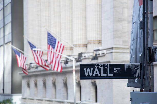 istock wall street sign in focus 1185330724