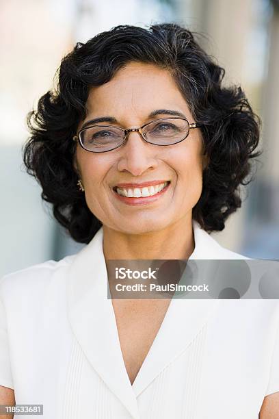 Mulher De Negócios Indiana - Fotografias de stock e mais imagens de Adulto maduro - Adulto maduro, Mulheres, Povo Indiano