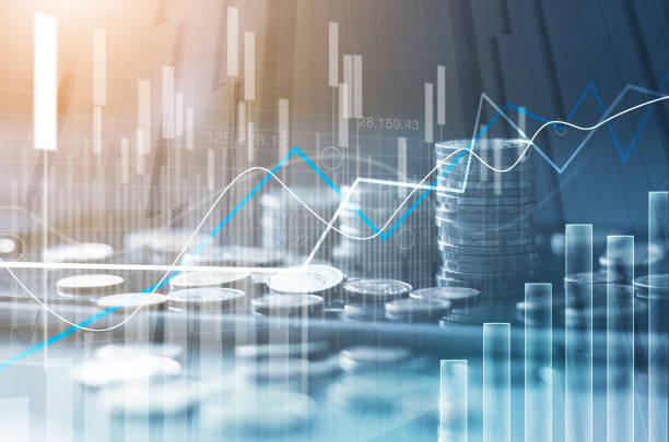 finanz-börsendiagramm und reihen von münzen wachstum, abstrakt und symbol für finanzkonzept, unternehmensinvestitionen und devisenwechsel, auf blauem hintergrund. - graph stock-fotos und bilder