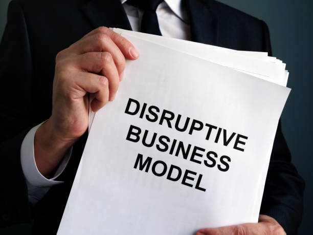 istock Manager is holding Disruptive Business Model report. 1185380252