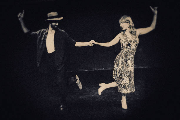 istock The dancers of the night 1185390839