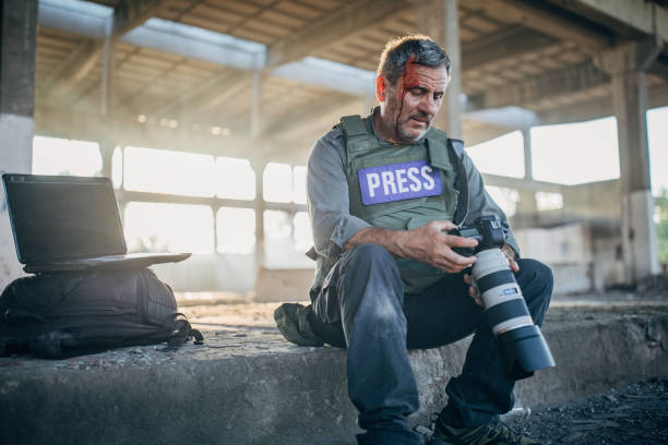 istock War journalist, risky business 1185394523