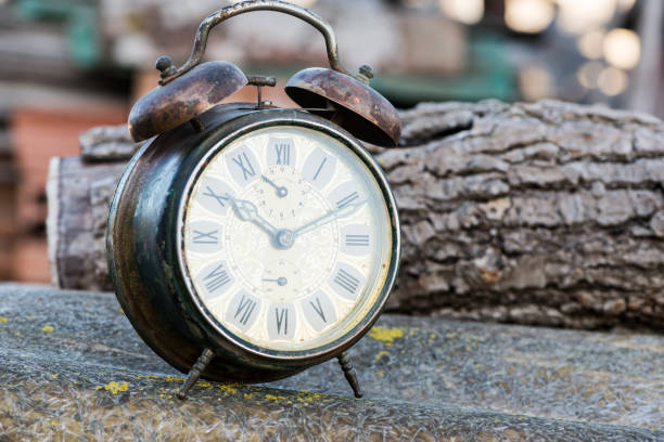 istock Detail old alarm clocks 1185419507