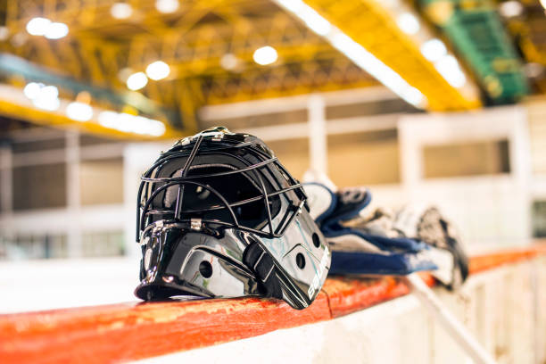 istock Ice hockey helmet 1185420996