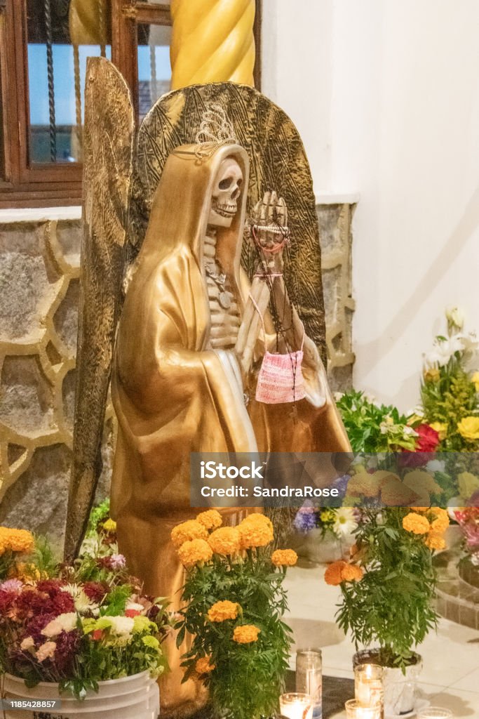 Michoacán México Fotos De La Iglesia De La Religión Santa Muerte Día De Los Muertos Foto de stock y más banco de imágenes de Altar - iStock Michoacán México Fotos De La Iglesia De La Religión Santa Muerte Día De Los Muertos Foto de stock y más banco de imágenes de Altar - iStock